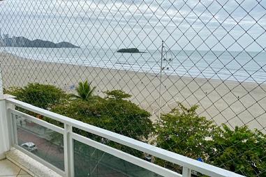 APARTAMENTO FRENTE MAR COM LINDA VISTA . - Pronto para morar